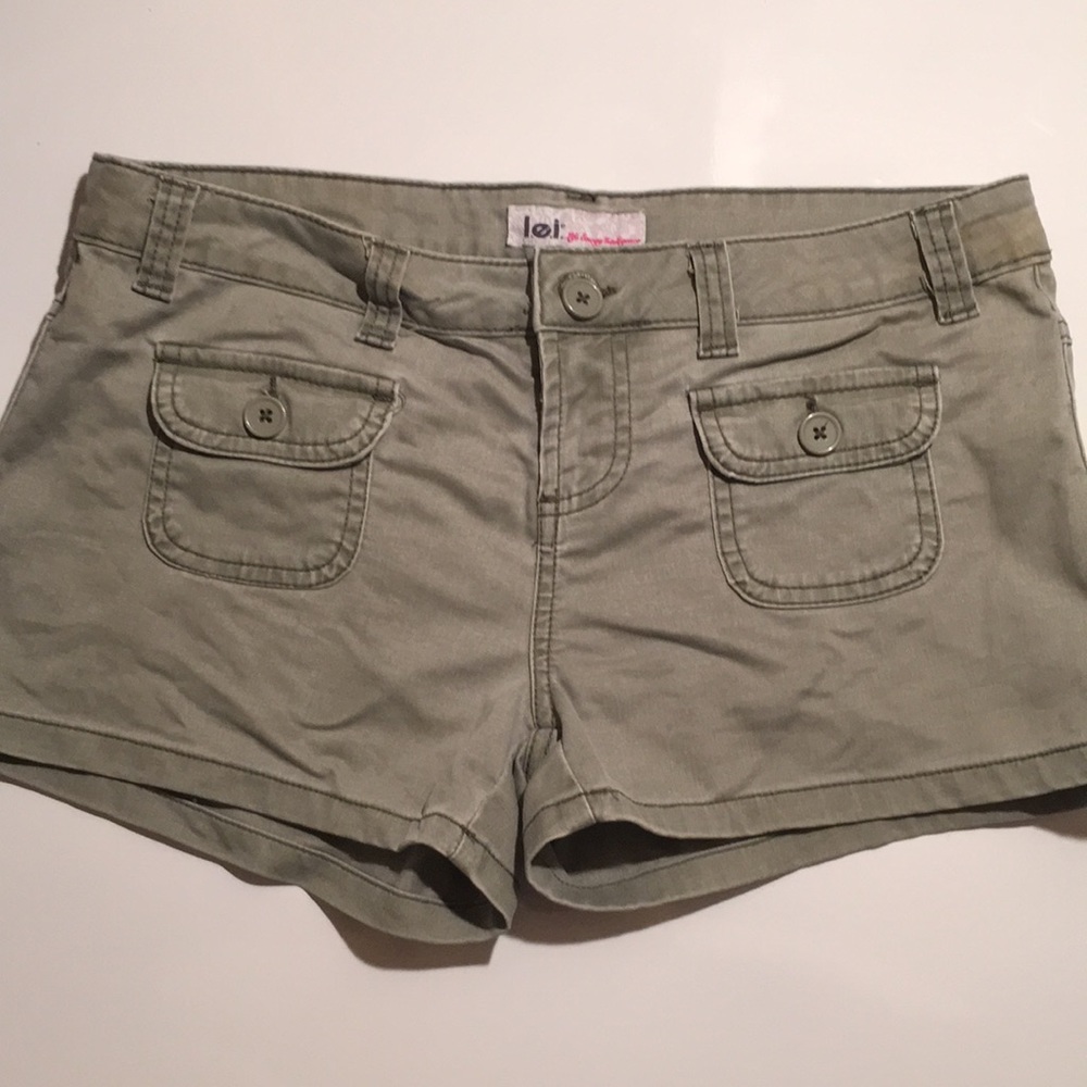 LEI olive green shorts